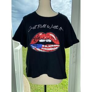 Lips Graphic Cropped Black T-Shirt